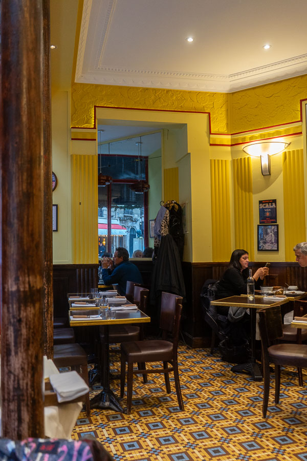 le comptoir du relais inside