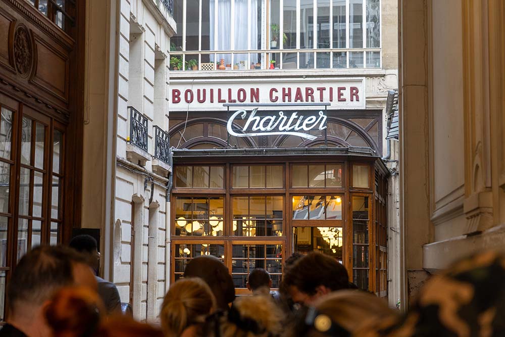 Bouillon Chartier queue outside