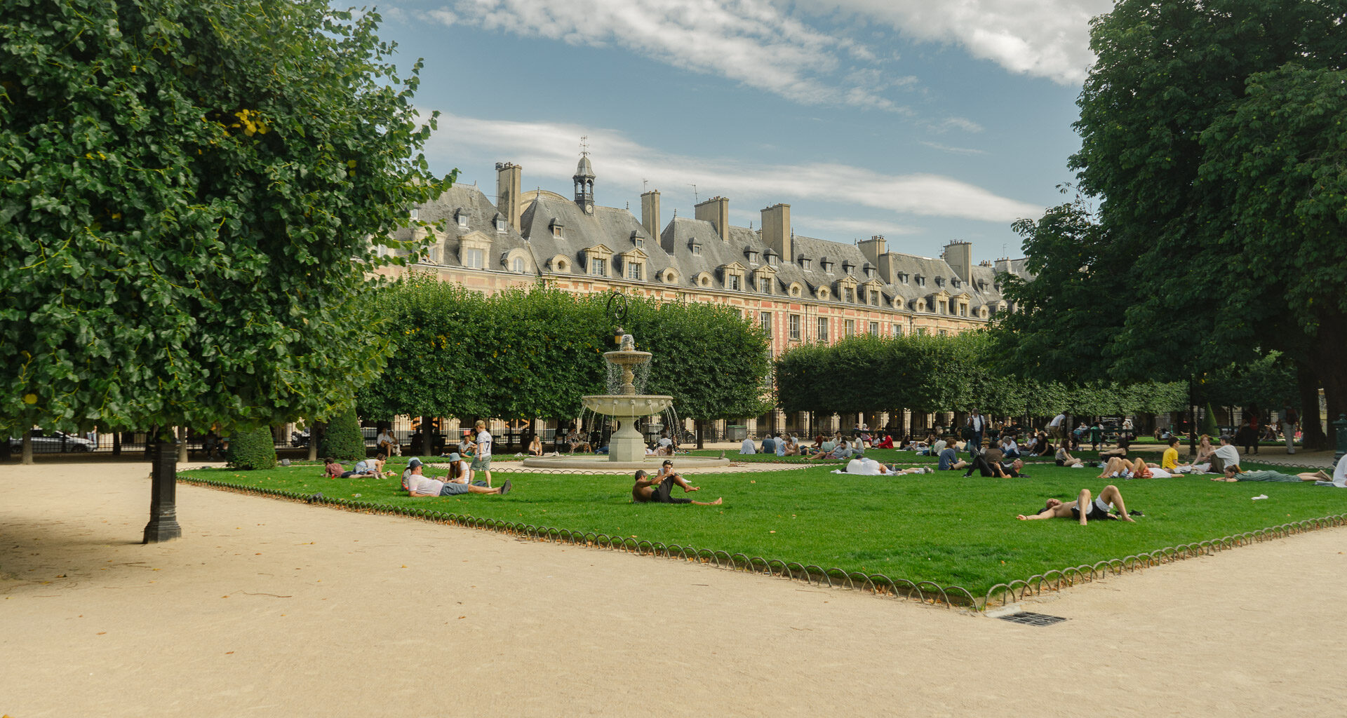 9 Must Do Things to See & Do in the Marais in Paris - Paris Eater
