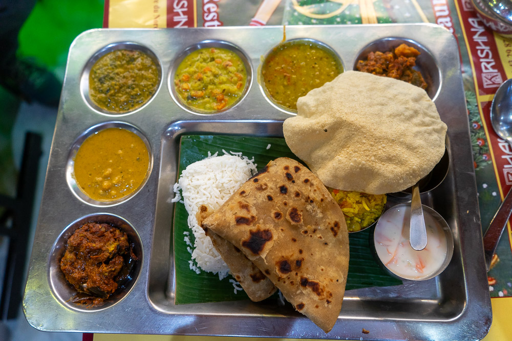vegetarian restaurant Paris Krishna bhajan