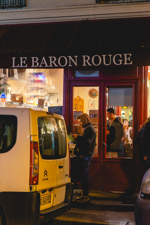 le baron rouge outside