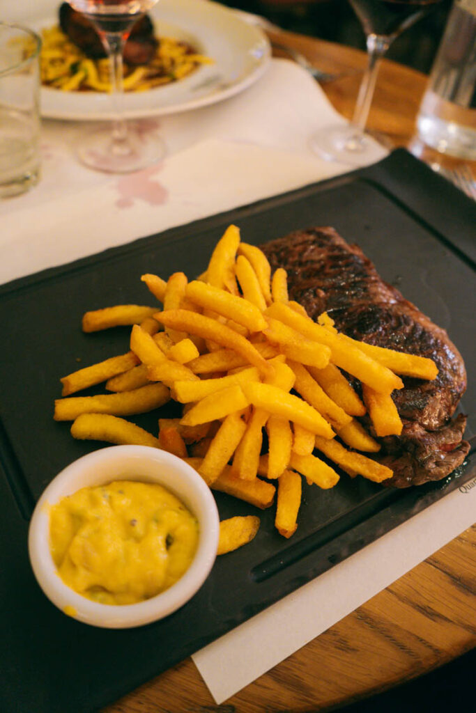 sirloin steak with béarnaise sauce