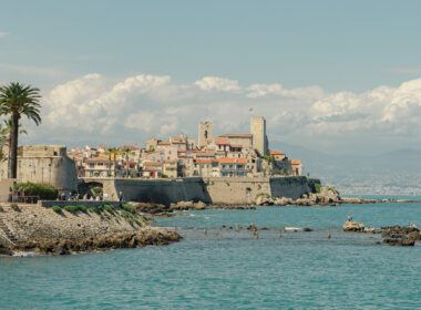 guide to Antibes France