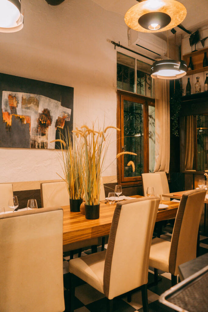 l'arazur restaurant inside