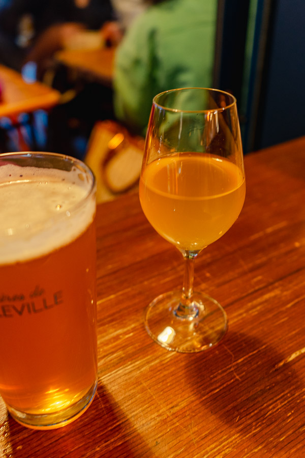 dix visions de la joie Paris wine bar