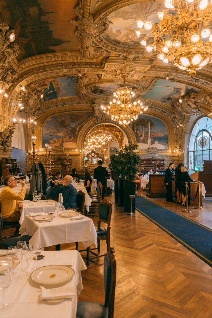 le train bleu paris inside
